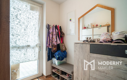 Na predaj dom so vstupom do súkromného jazera v Hrubej Borši