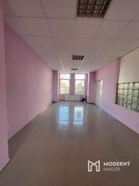 Ponuka prenájmu prevádzkového priestoru v centre Bánoviec n/B