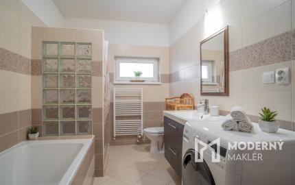 Na predaj kompletne zariadený 2-izbový byt v Novom Meste