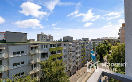 Moderný a svetlý byt, v ktorom je všetko pripravené na okamžité nasťahovanie.