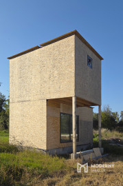 Na predaj stavebný pozemok s rozostavaným drevodomom v obci Lehnice - Sása