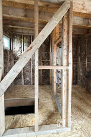 Na predaj stavebný pozemok s rozostavaným drevodomom v obci Lehnice - Sása