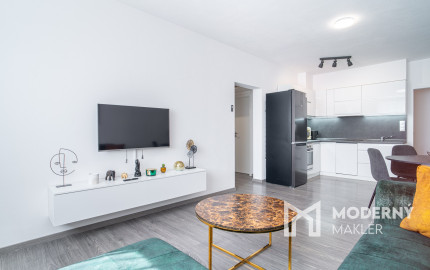 Na predaj moderný 3-izbový byt vo výbornej lokalite Serede