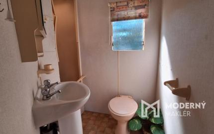 HORNÉ DRŽKOVCE – Mobilný dom s pozemkom pri potoku (790 m²)