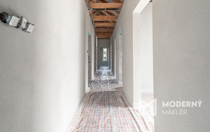 REZERVOVANÉ: Na predaj moderný 4-izbový rodinný dom v Šoporni