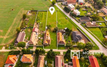 Na predaj priestranný rodinný dom s veľkým pozemkom v Loku pri Leviciach