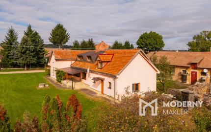 Na predaj priestranný rodinný dom s veľkým pozemkom v Loku pri Leviciach