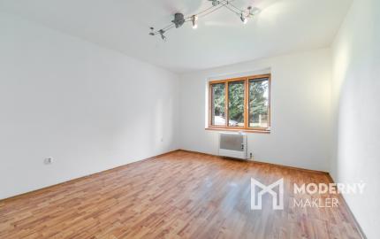 Na predaj priestranný rodinný dom s veľkým pozemkom v Loku pri Leviciach