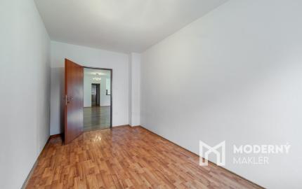 Na predaj priestranný rodinný dom s veľkým pozemkom v Loku pri Leviciach