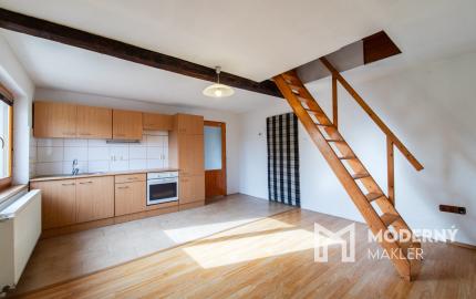 Na predaj priestranný rodinný dom s veľkým pozemkom v Loku pri Leviciach