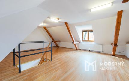 Na predaj priestranný rodinný dom s veľkým pozemkom v Loku pri Leviciach