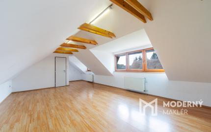 Na predaj priestranný rodinný dom s veľkým pozemkom v Loku pri Leviciach