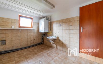 Na predaj priestranný rodinný dom s veľkým pozemkom v Loku pri Leviciach