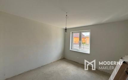 PREDAJ -Exkluzívna ponuka  3i RD - kompletná rekonštrukcia, terasa, pozemok 450m2 - Bánovcen/B / Biskupice