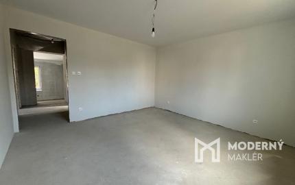 PREDAJ -Exkluzívna ponuka  3i RD - kompletná rekonštrukcia, terasa, pozemok 450m2 - Bánovcen/B / Biskupice