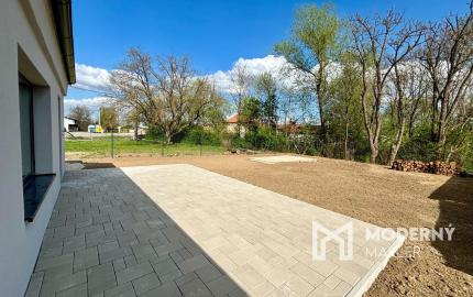 PREDAJ -Exkluzívna ponuka  3i RD - kompletná rekonštrukcia, terasa, pozemok 450m2 - Bánovcen/B / Biskupice