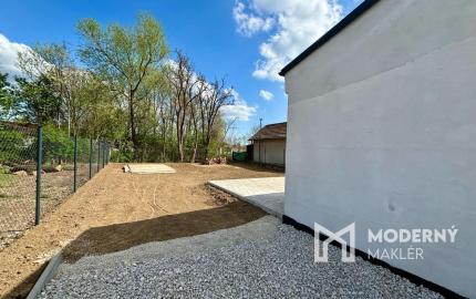 PREDAJ -Exkluzívna ponuka  3i RD - kompletná rekonštrukcia, terasa, pozemok 450m2 - Bánovcen/B / Biskupice