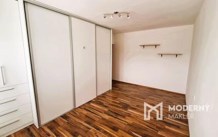 Rezervované...TOP/ Rybany - 2 izbový byt s loggiou a s garážou