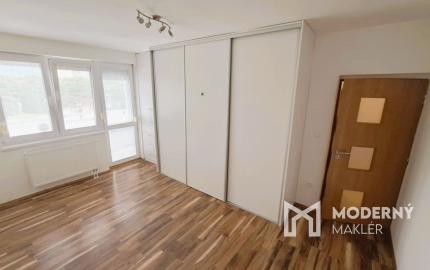 Rezervované...TOP/ Rybany - 2 izbový byt s loggiou a s garážou