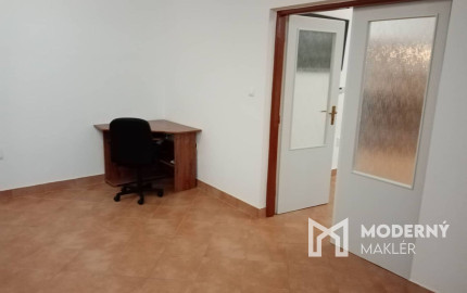 Na prenájom 2 izbový atypický byt v centre mesta BN