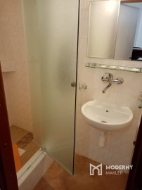 Na prenájom 2 izbový atypický byt v centre mesta BN