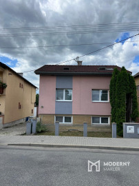 Na predaj poschodový 5-izbový rodinný dom v obci Beluša