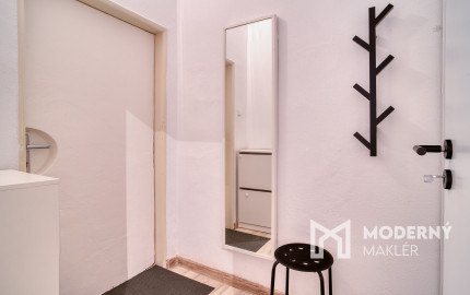 Na predaj 1-izbový byt s investičným potenciálom v centre Bratislavy