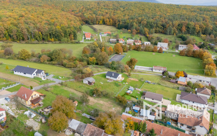 Exkluzívne iba u nás na predaj stavebný pozemok 1251m2 , Brezolupy