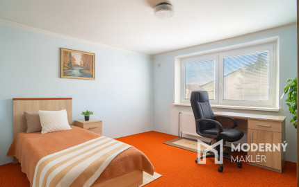 REZERVOVANÉ: Na predaj rodinný dom s potenciálom v srdci Rovinky