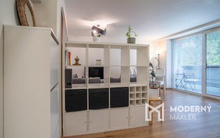 Na predaj kompletne zariadený 2-izbový byt v blízkosti OC Vivo