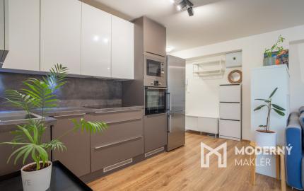 Na predaj kompletne zariadený 2-izbový byt v blízkosti OC Vivo