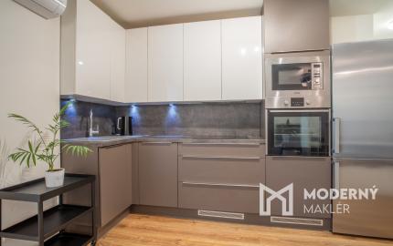 Na predaj kompletne zariadený 2-izbový byt v blízkosti OC Vivo