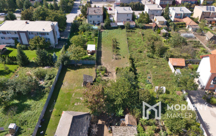 Na predaj pozemok so starším domom v obci Selice