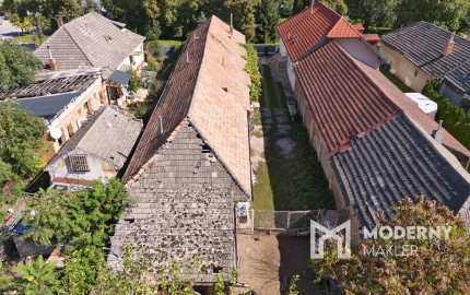 Na predaj pozemok so starším domom v obci Selice