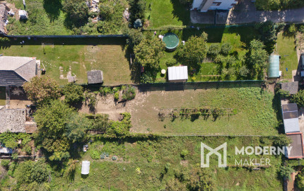 Na predaj pozemok so starším domom v obci Selice