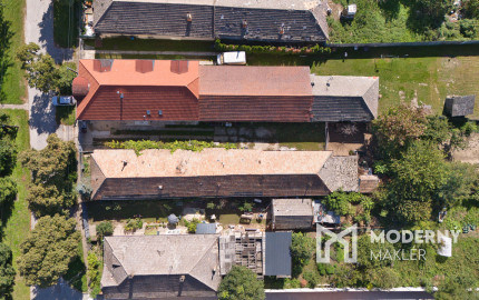 Na predaj pozemok so starším domom v obci Selice