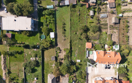 Na predaj pozemok so starším domom v obci Selice