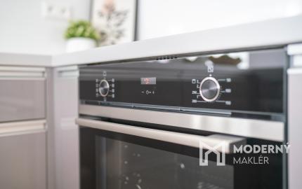 Na prenájom exkluzívny 2-izbový byt so šatníkom a panoramatickým výhľadom v projekte SKYPARK, Továrenská ulica