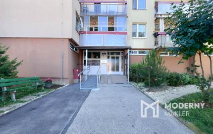 Na predaj 2-izbový byt s balkónom v Trenčíne - Juh I