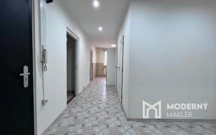 Na predaj priestranný 4-izbový byt v Trenčíne