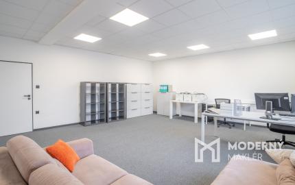 Na predaj priemyselný objekt s investičným potenciálom v Senci