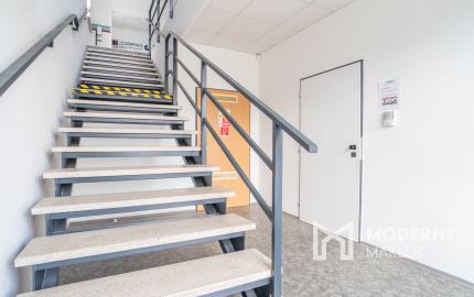 Na predaj priemyselný objekt s investičným potenciálom v Senci