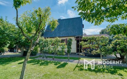 Na predaj celoročný záhradný dom v Čachticiach