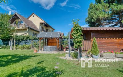 Na predaj celoročný záhradný dom v Čachticiach