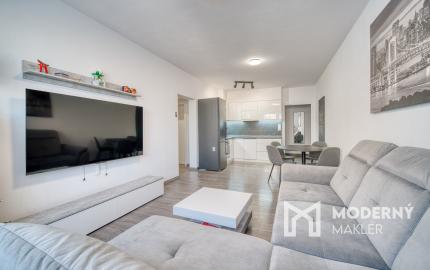 Na predaj moderný 3-izbový byt vo výbornej lokalite Serede