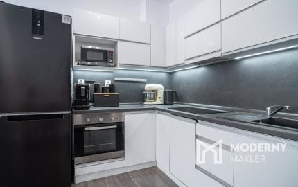 Na predaj moderný 3-izbový byt vo výbornej lokalite Serede