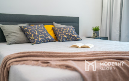 Na prenájom exkluzívny 2-izbový byt so šatníkom a panoramatickým výhľadom v projekte SKYPARK, Továrenská ulica