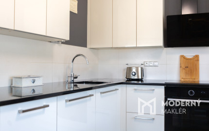 REZERVOVANÉ - Na predaj dom vhodný na podnikanie v Bzinciach pod Javorinou