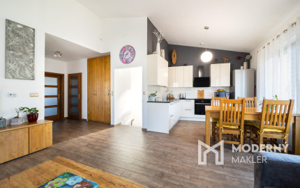 REZERVOVANÉ - Na predaj dom vhodný na podnikanie v Bzinciach pod Javorinou