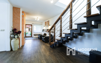 REZERVOVANÉ - Na predaj dom vhodný na podnikanie v Bzinciach pod Javorinou